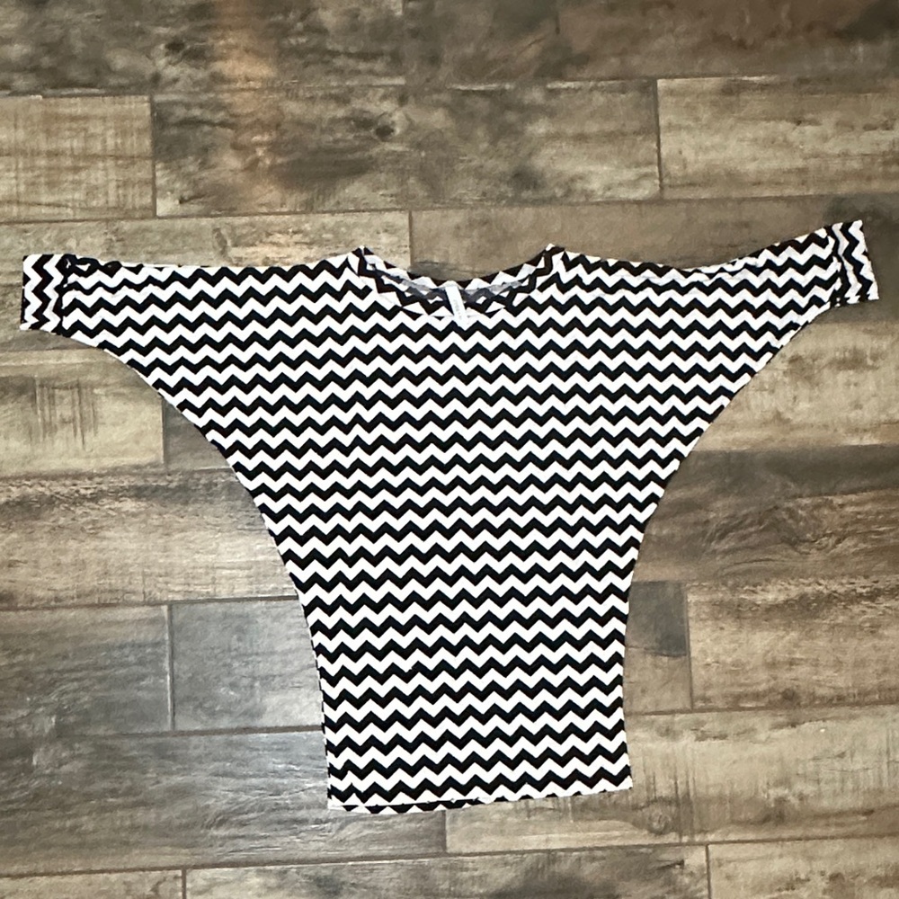 Cezanne Black and White Chevron Top